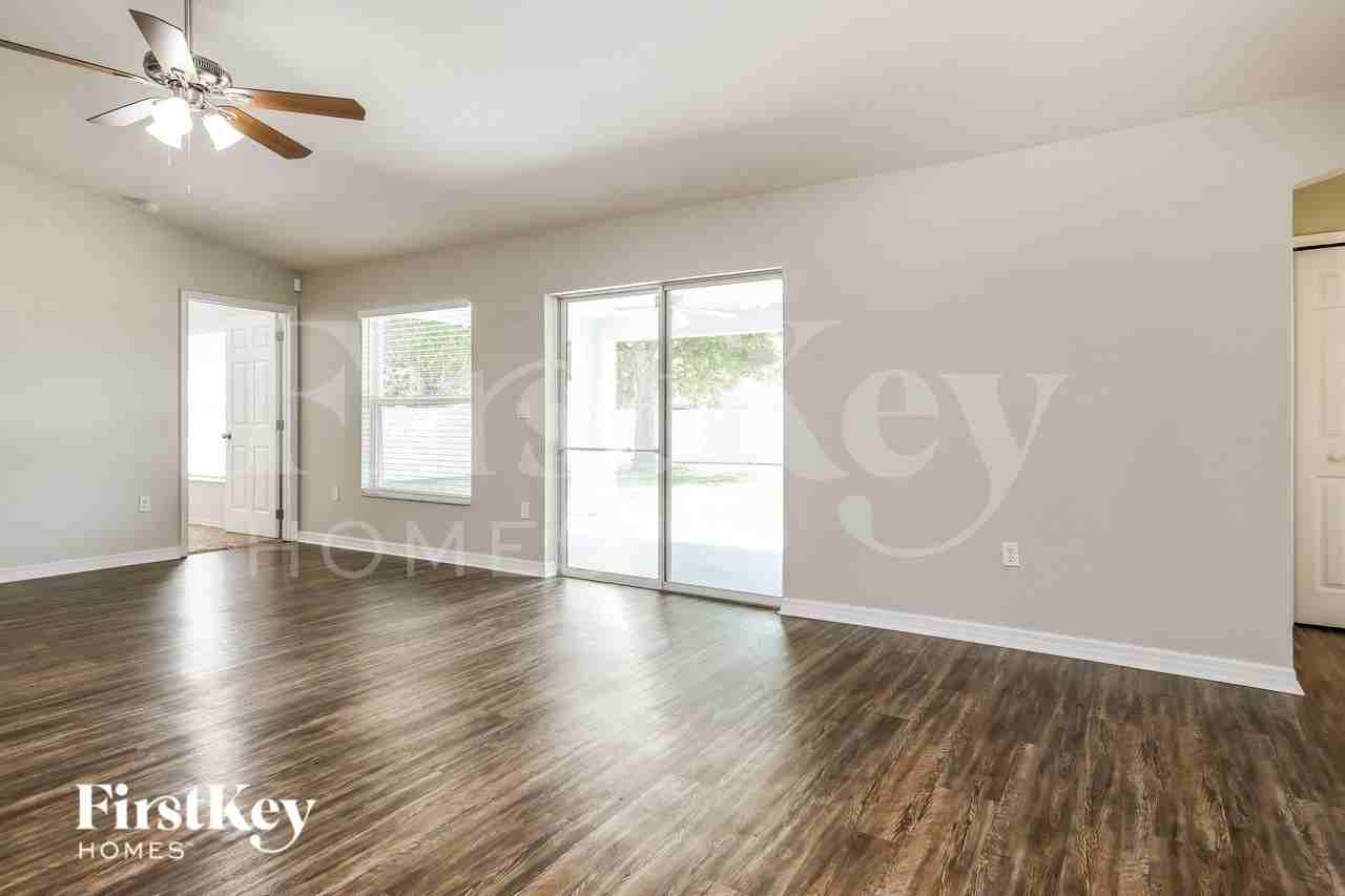 557 Reddicks Cir - Photo 5 of 16
