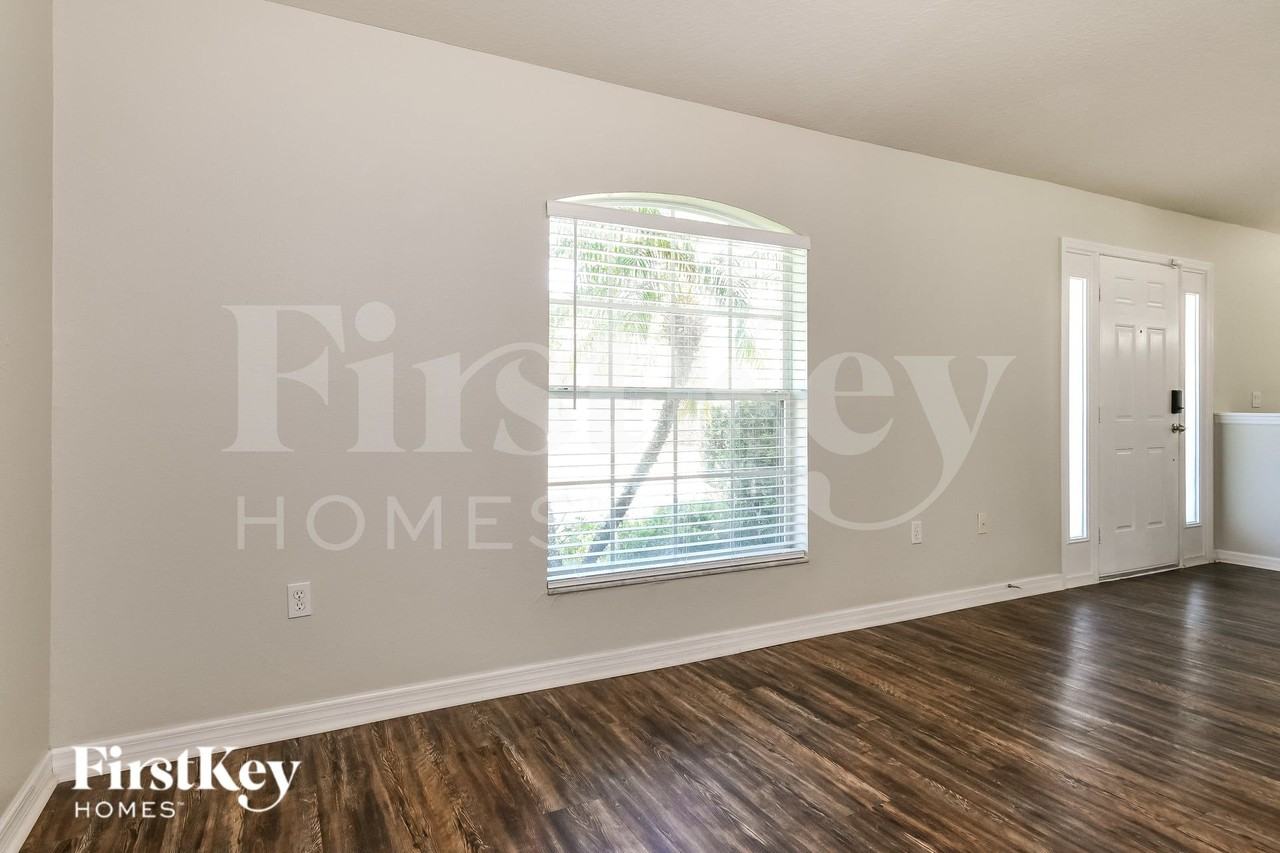 557 Reddicks Cir - Photo 6 of 16