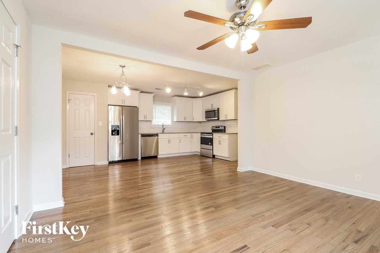 2420 Christian Cir - Photo 4 of 15