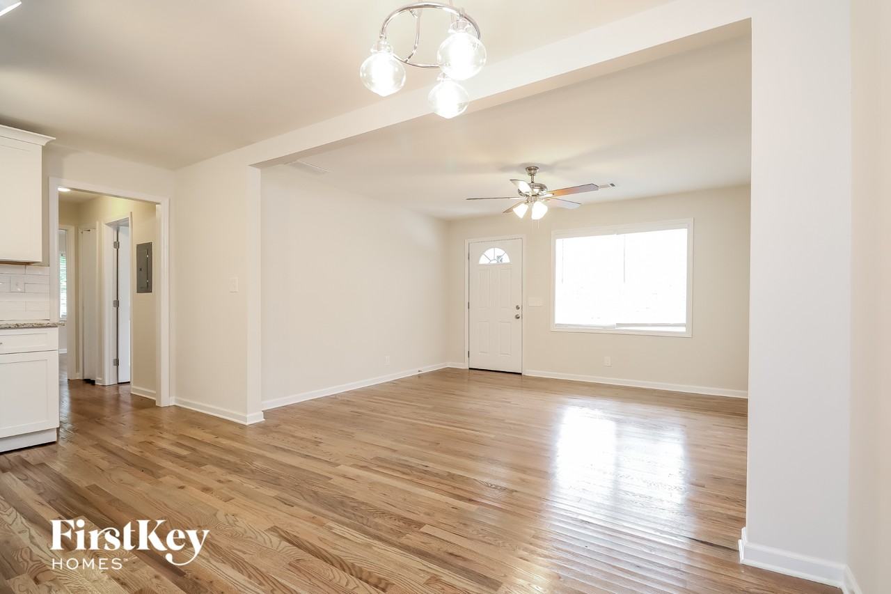 2420 Christian Cir - Photo 5 of 15