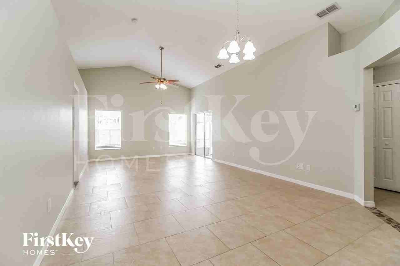 3619 Monument Dr - Photo 4 of 15