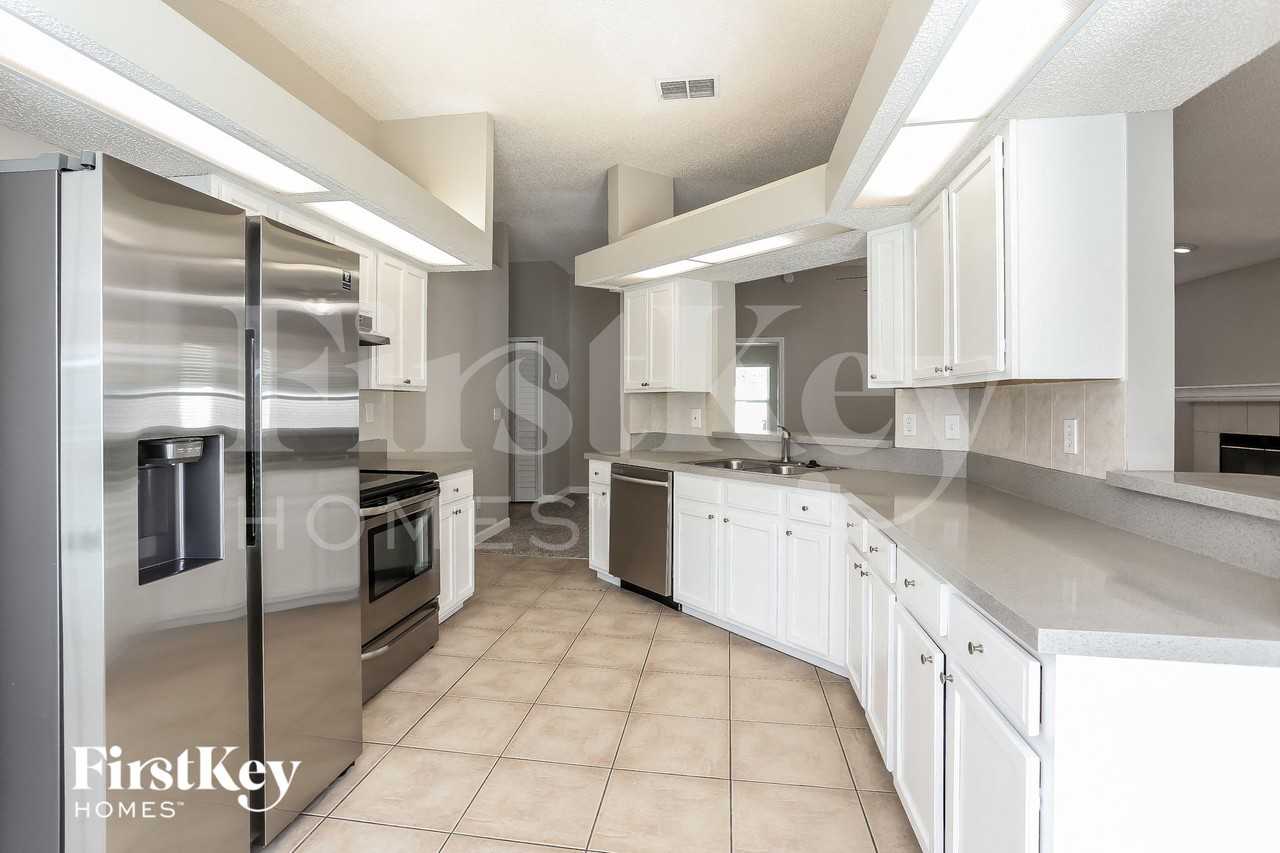 4533 Cobblefield Cir W - Photo 6 of 15