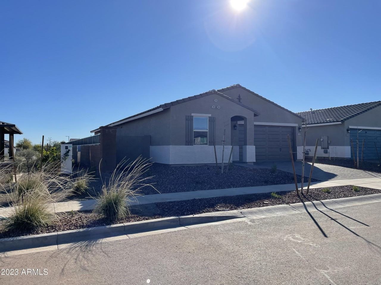 17401 W Red Fox Rd - Photo 2 of 41