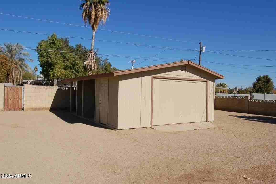 2640 E Captain Dreyfus Ave - Photo 3 of 26