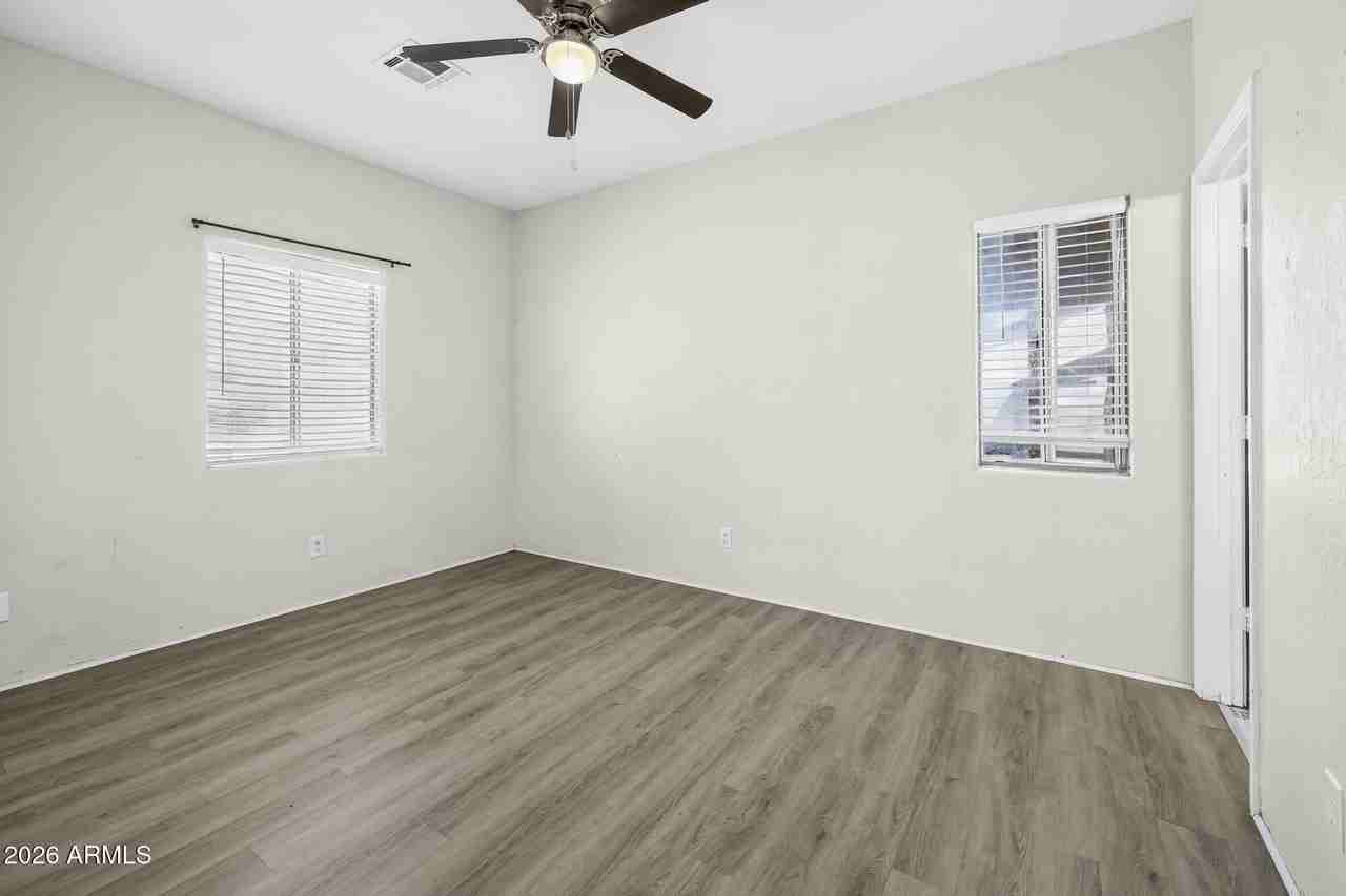 345 N Madison St - Photo 5 of 32