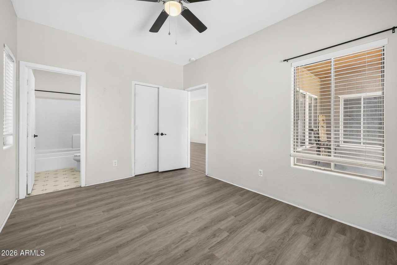 345 N Madison St - Photo 6 of 32