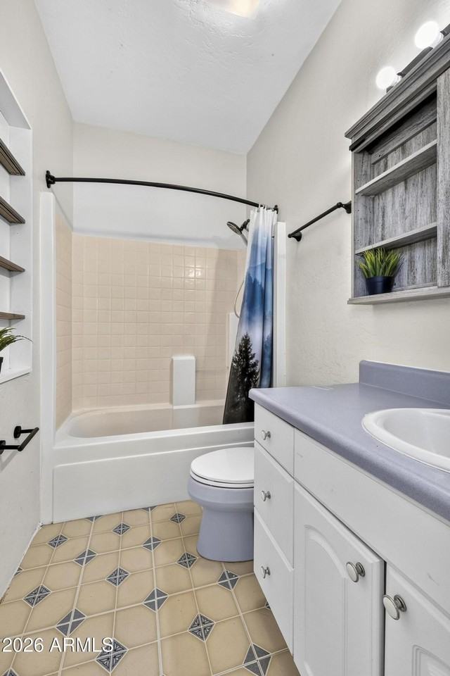 345 N Madison St - Photo 7 of 32