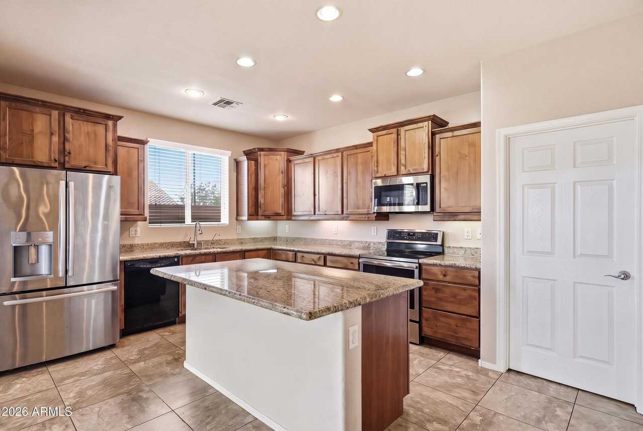 18393 W Bridger St - Photo 4 of 14