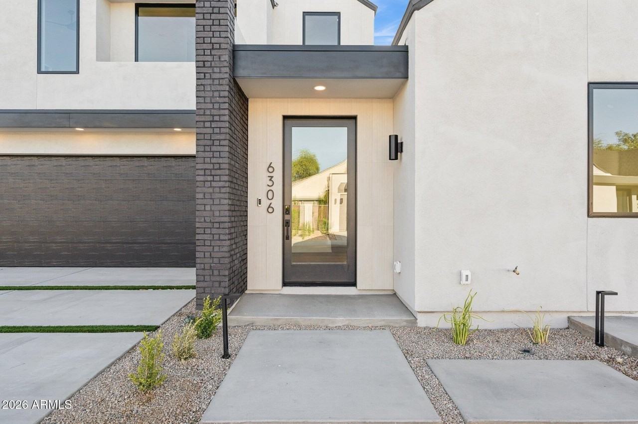 6306 N 10th Dr - Photo 4 of 50