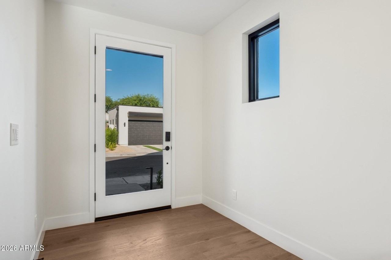 6306 N 10th Dr - Photo 5 of 50