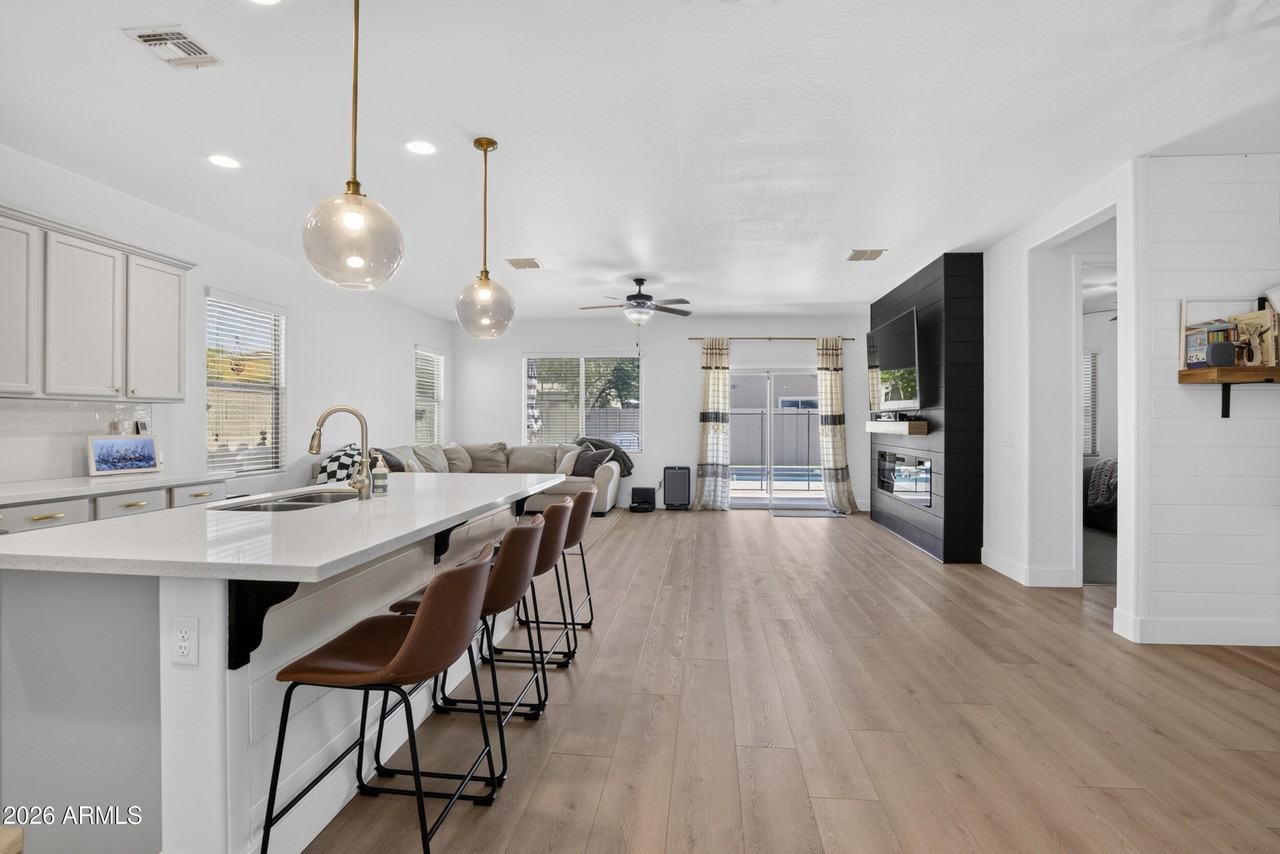 4949 E Velasco St - Photo 5 of 30