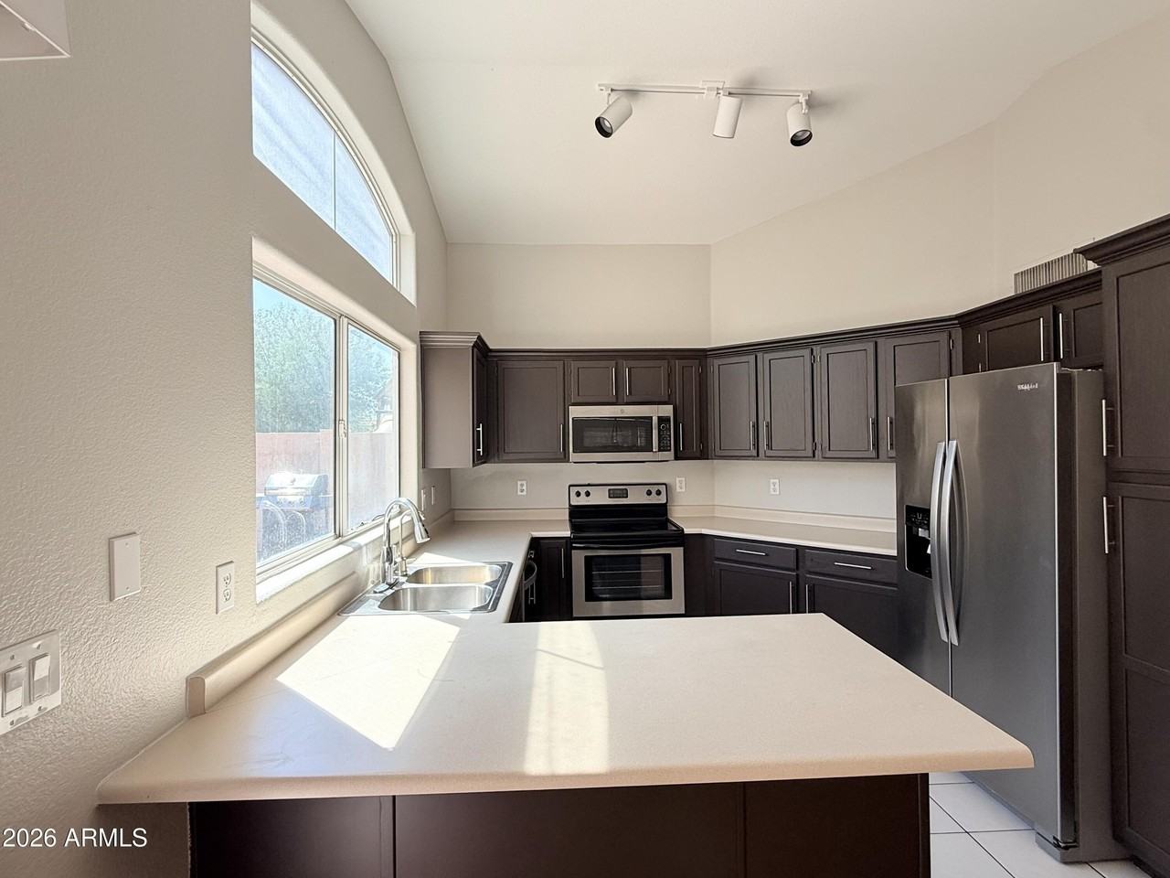 1225 E Angela Dr - Photo 6 of 28