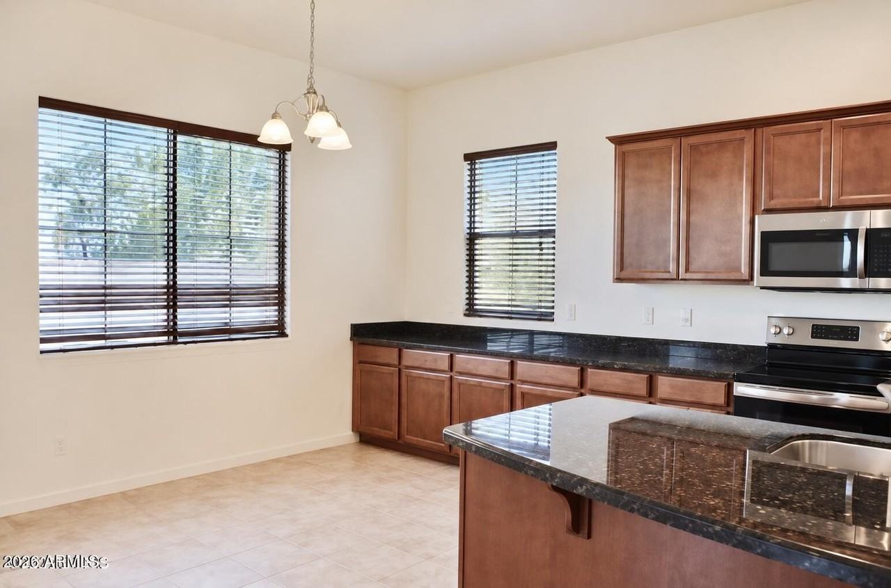 2834 E Aloe Pl - Photo 4 of 17