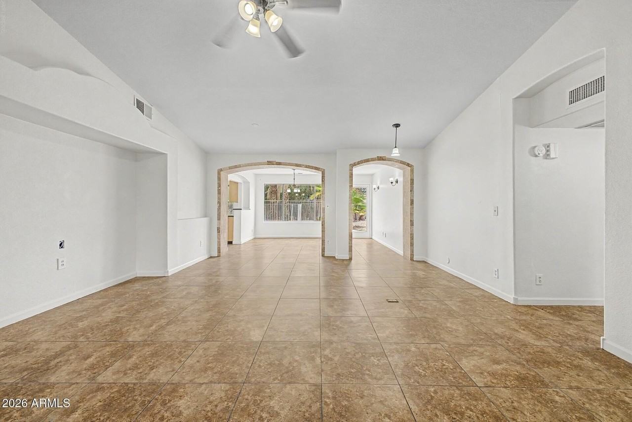 6616 W Aire Libre Ave - Photo 3 of 18