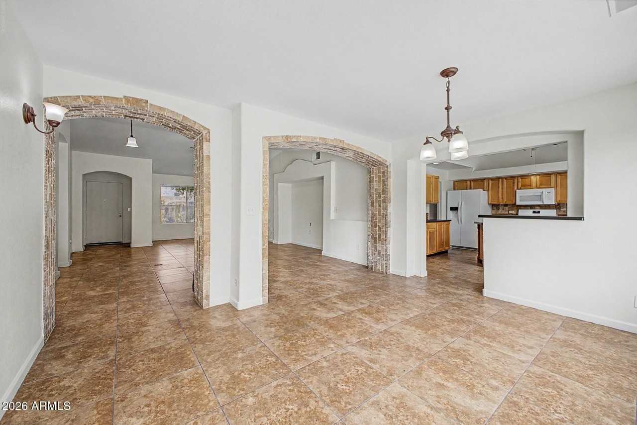 6616 W Aire Libre Ave - Photo 4 of 18