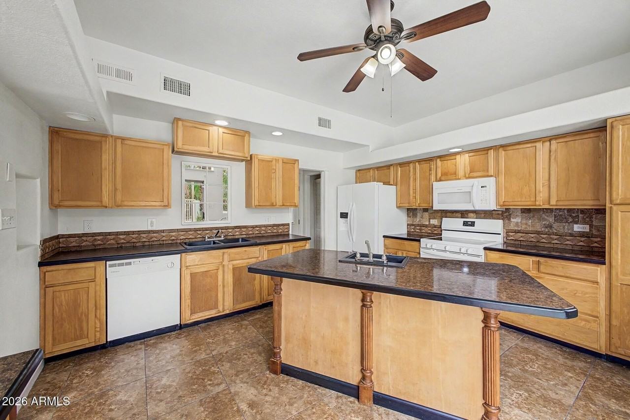 6616 W Aire Libre Ave - Photo 5 of 18