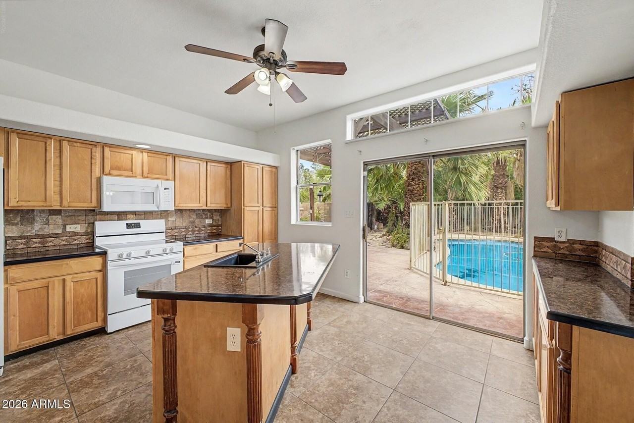 6616 W Aire Libre Ave - Photo 6 of 18