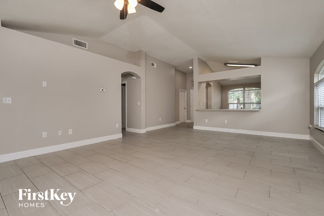 29234 Yarrow Dr - Photo 3 of 15