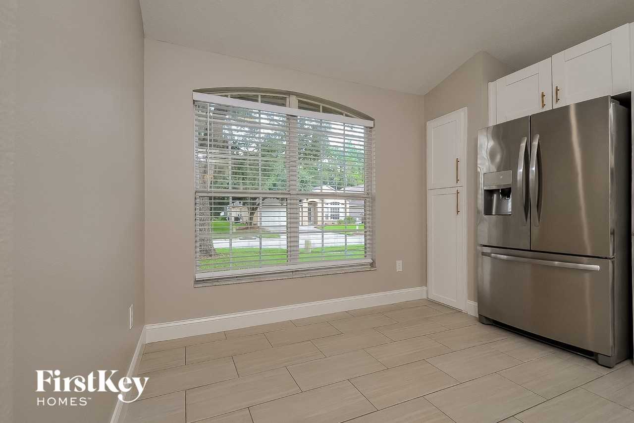 29234 Yarrow Dr - Photo 4 of 15