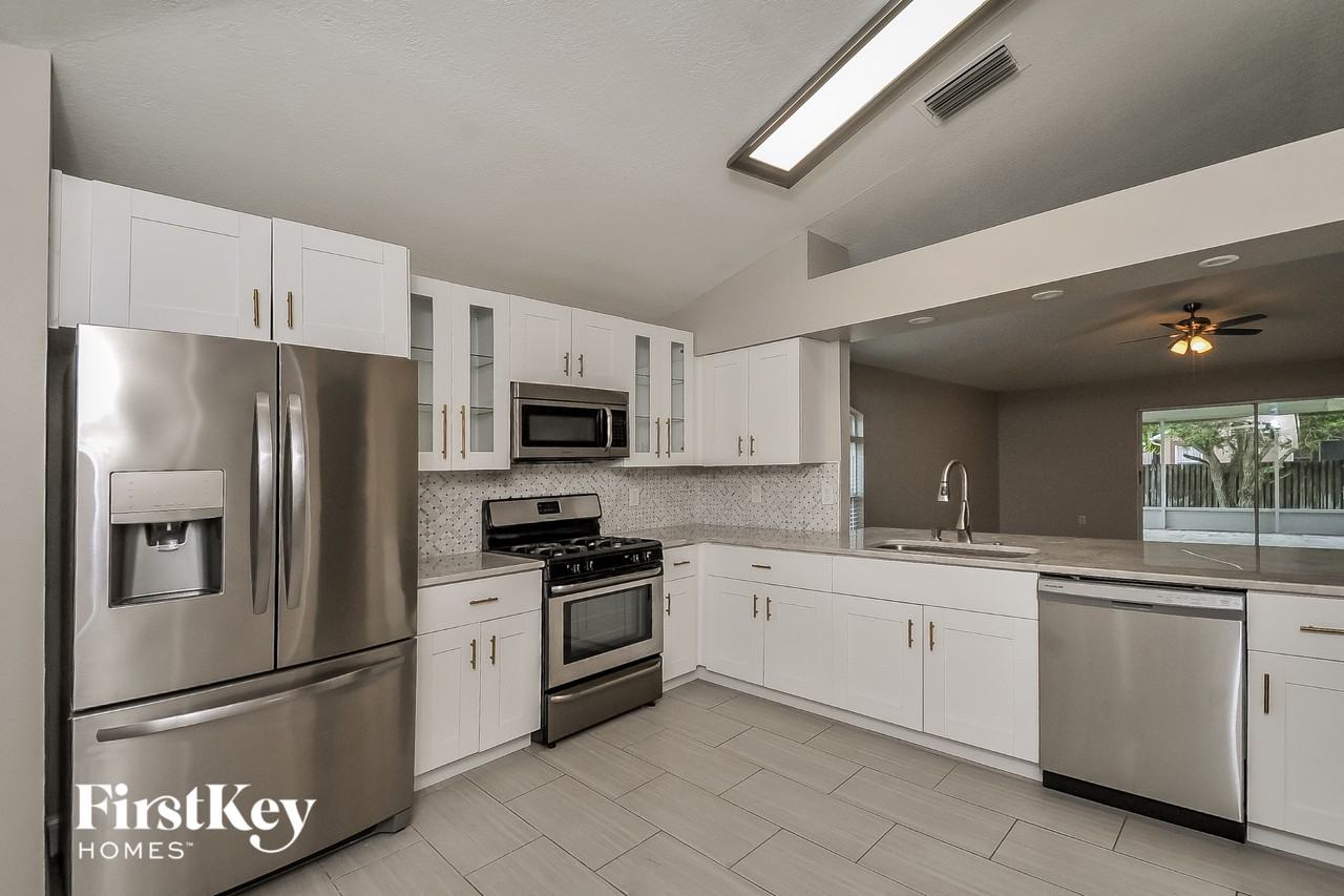 29234 Yarrow Dr - Photo 6 of 15