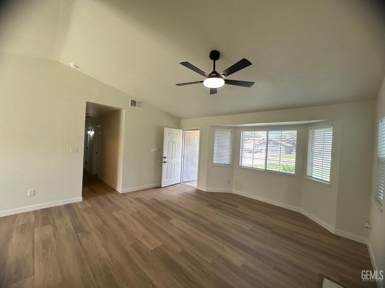 4401 Cyclone Dr - Photo 4 of 29