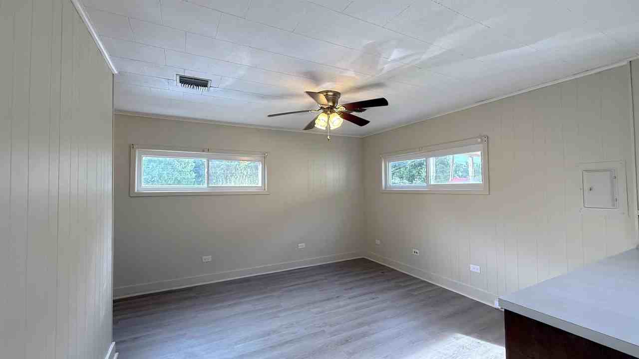 817 Narrow St - Photo 3 of 6