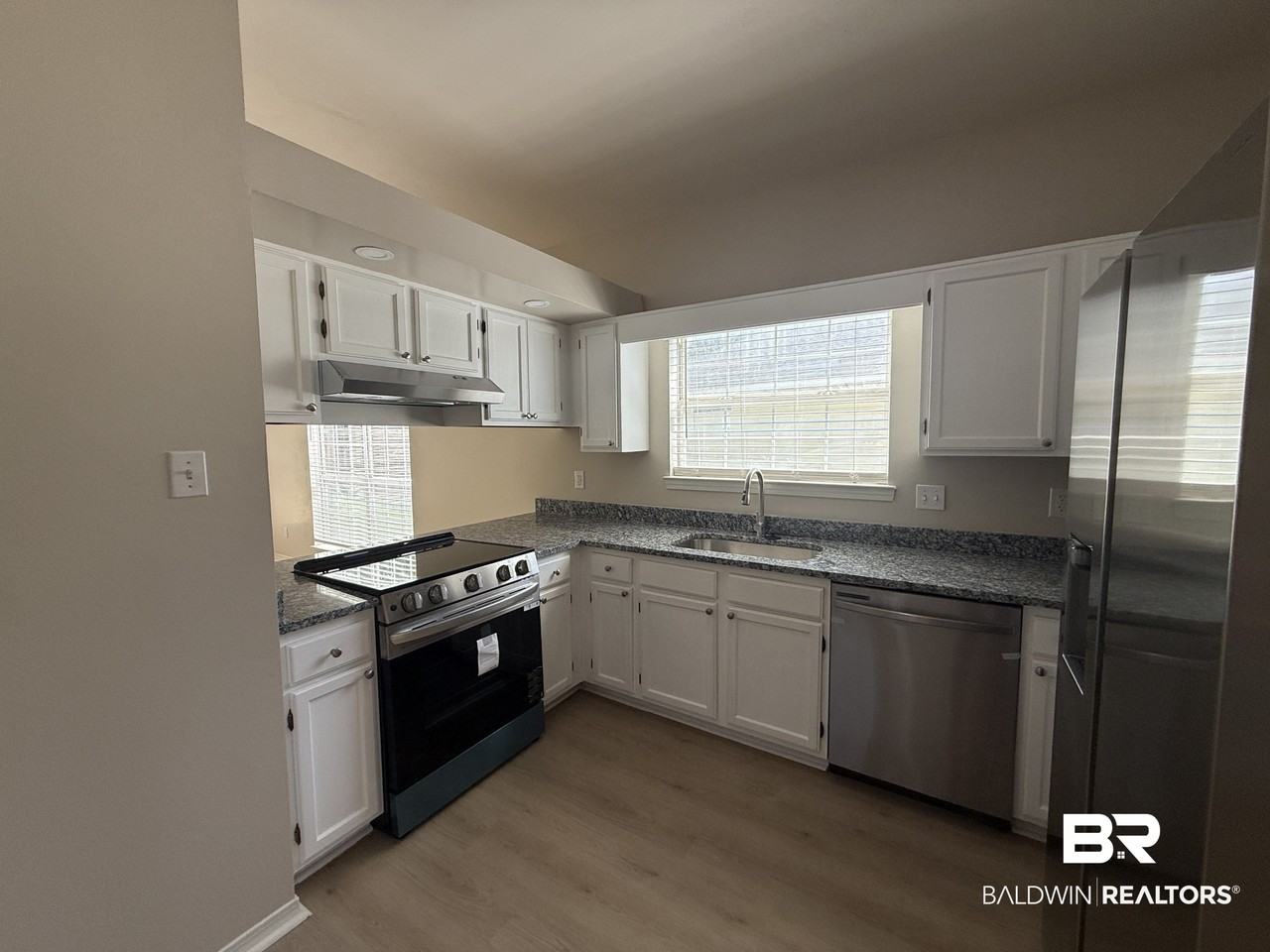 7556 Audubon Dr - Photo 4 of 24
