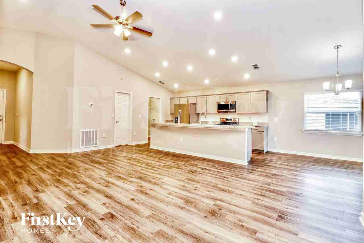 6778 Hanworth Ln - Photo 3 of 16