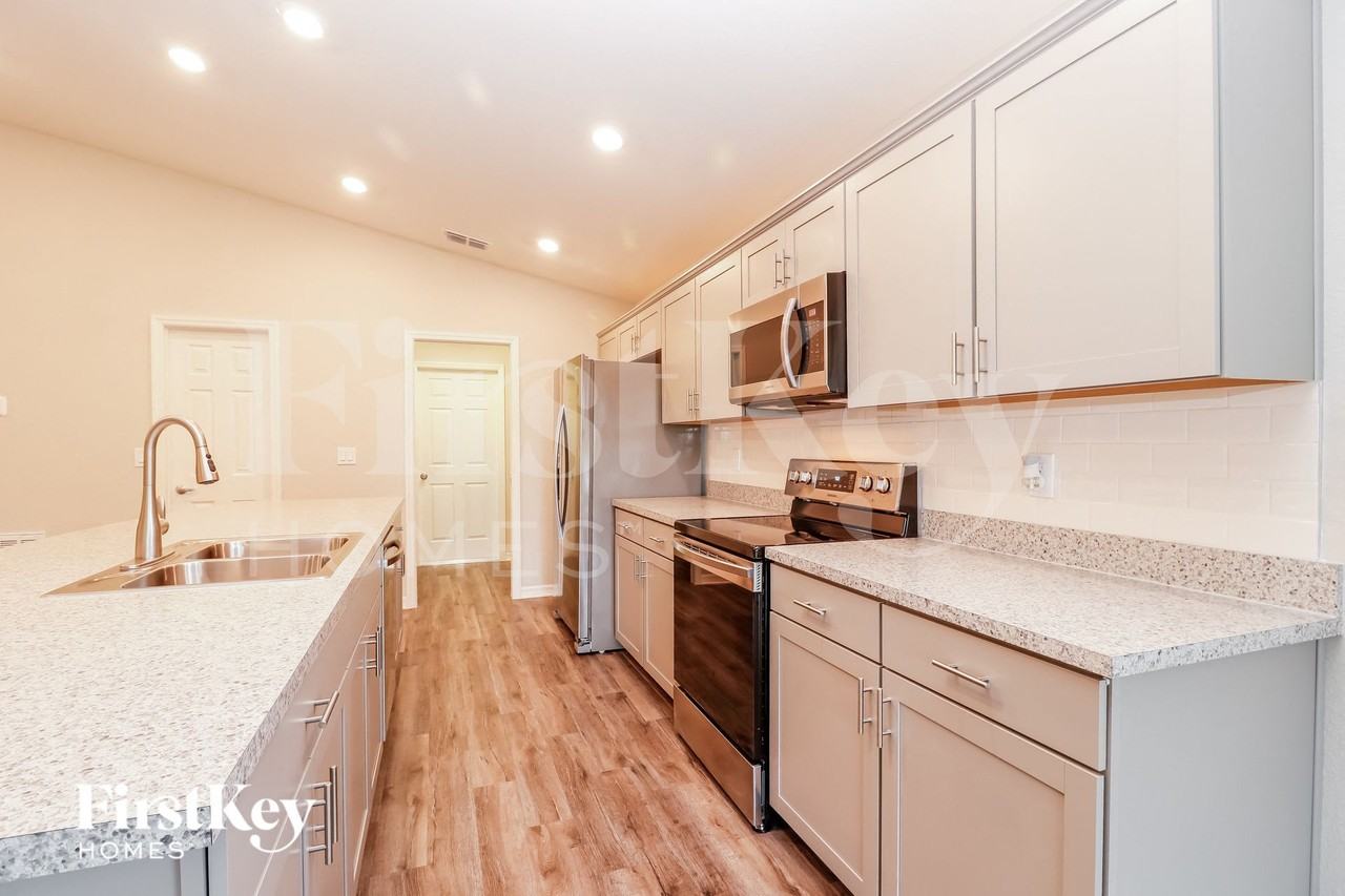 6778 Hanworth Ln - Photo 7 of 16