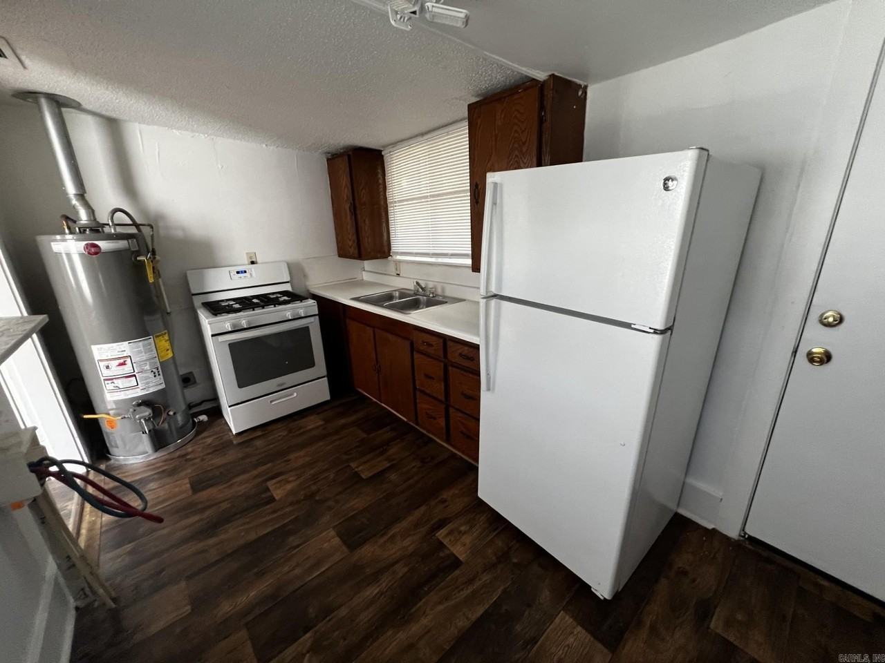 5116 C St - Photo 2 of 5