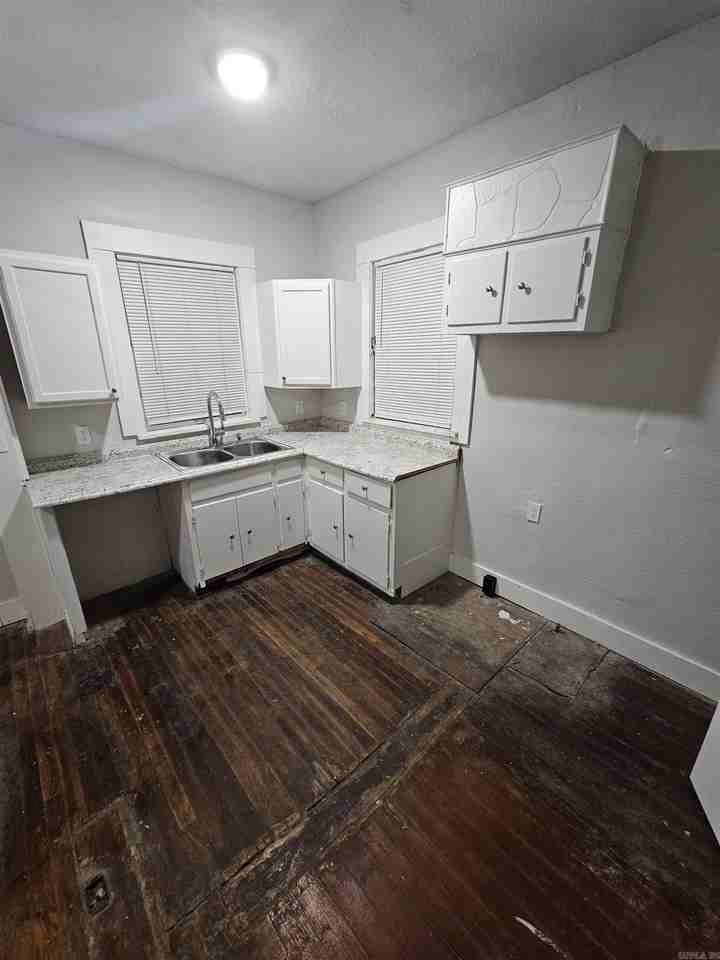 800 W 22nd St - Photo 4 of 10
