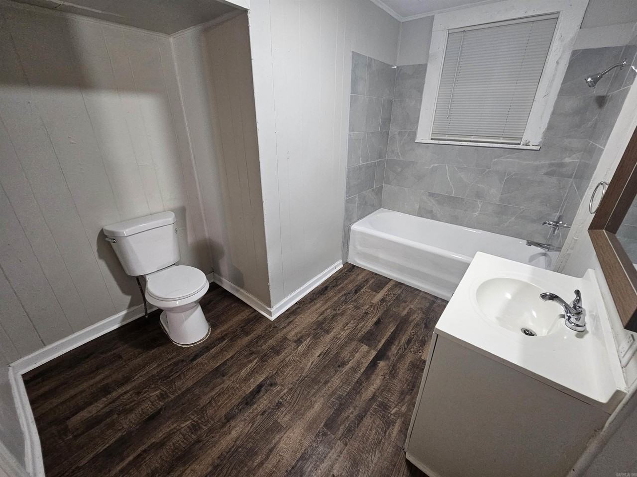 800 W 22nd St - Photo 7 of 10