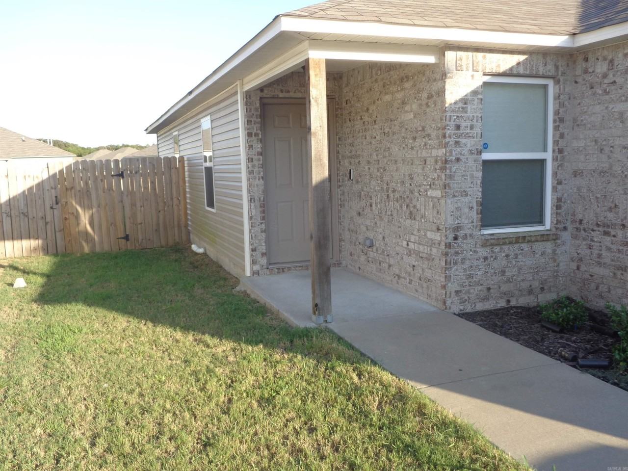 1804 Peony St - Photo 3 of 6