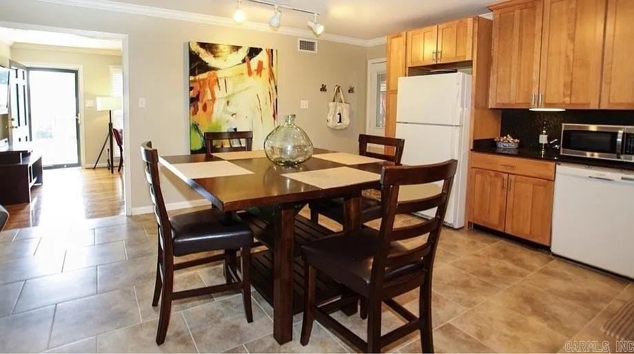 10002 Ronald Dr - Photo 2 of 3