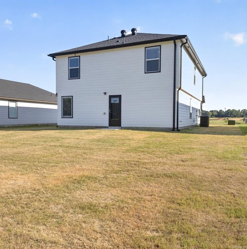 470 Moonlight Graham Blvd - Photo 3 of 32