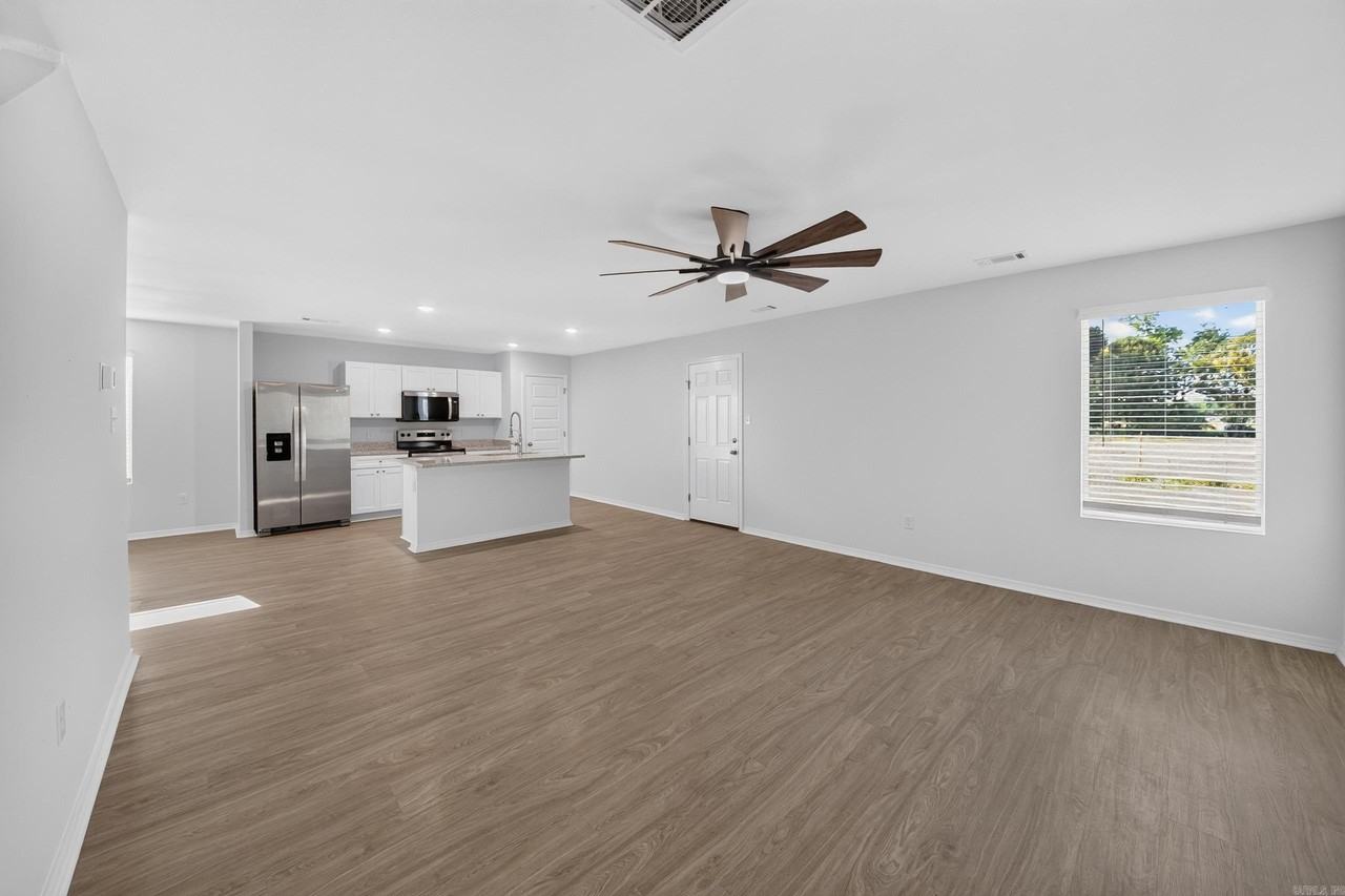 470 Moonlight Graham Blvd - Photo 7 of 32
