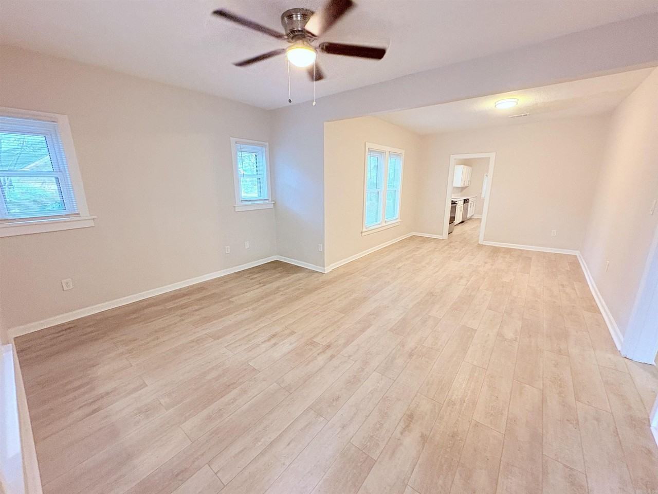 1910 Washington Ave - Photo 2 of 16