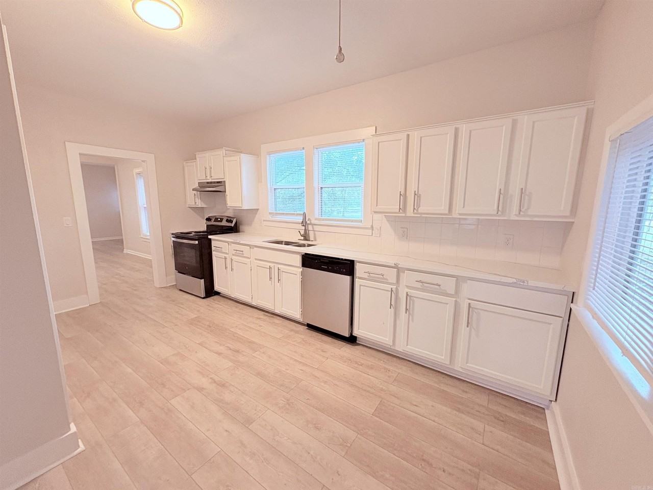 1910 Washington Ave - Photo 5 of 16