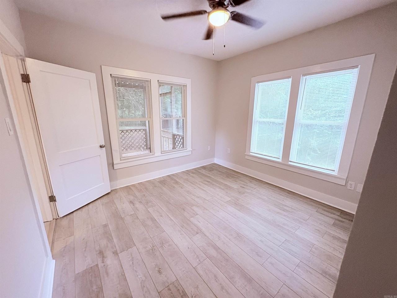 1910 Washington Ave - Photo 7 of 16