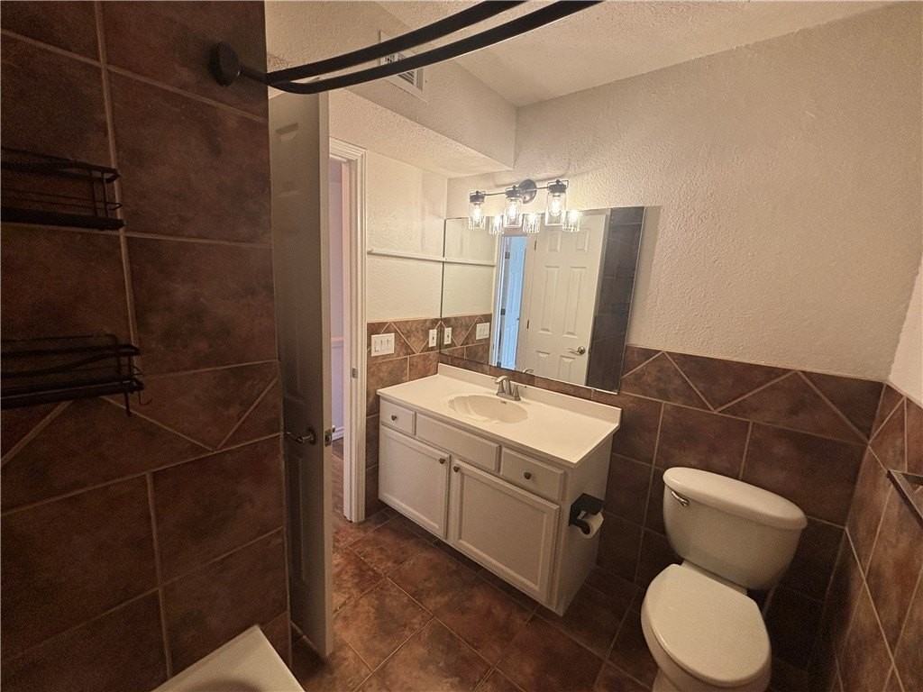 4141 Whiteley Dr #203 - Photo 5 of 21