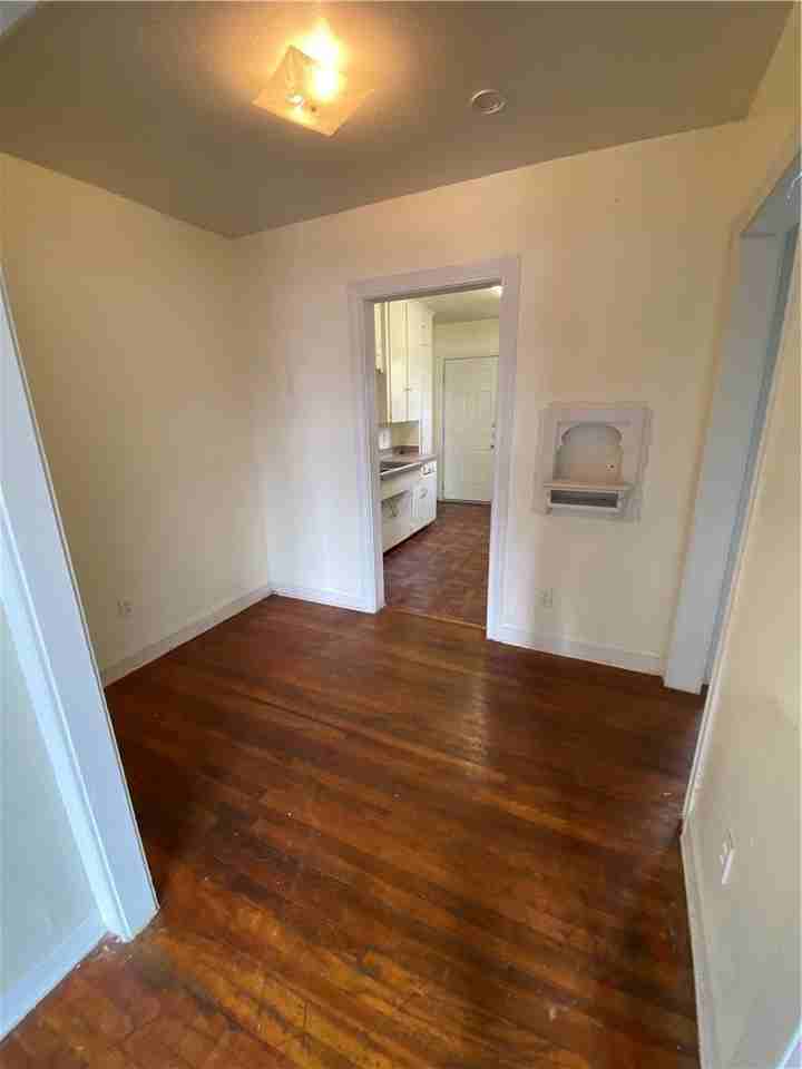 1224 6th St #1 - Photo 3 of 6