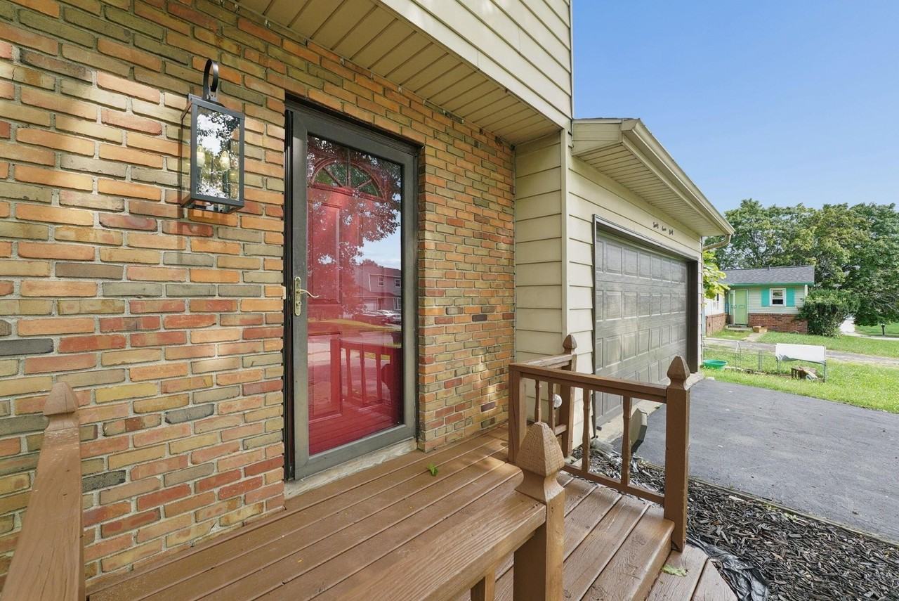 2790 Bramblebush Ct - Photo 3 of 27