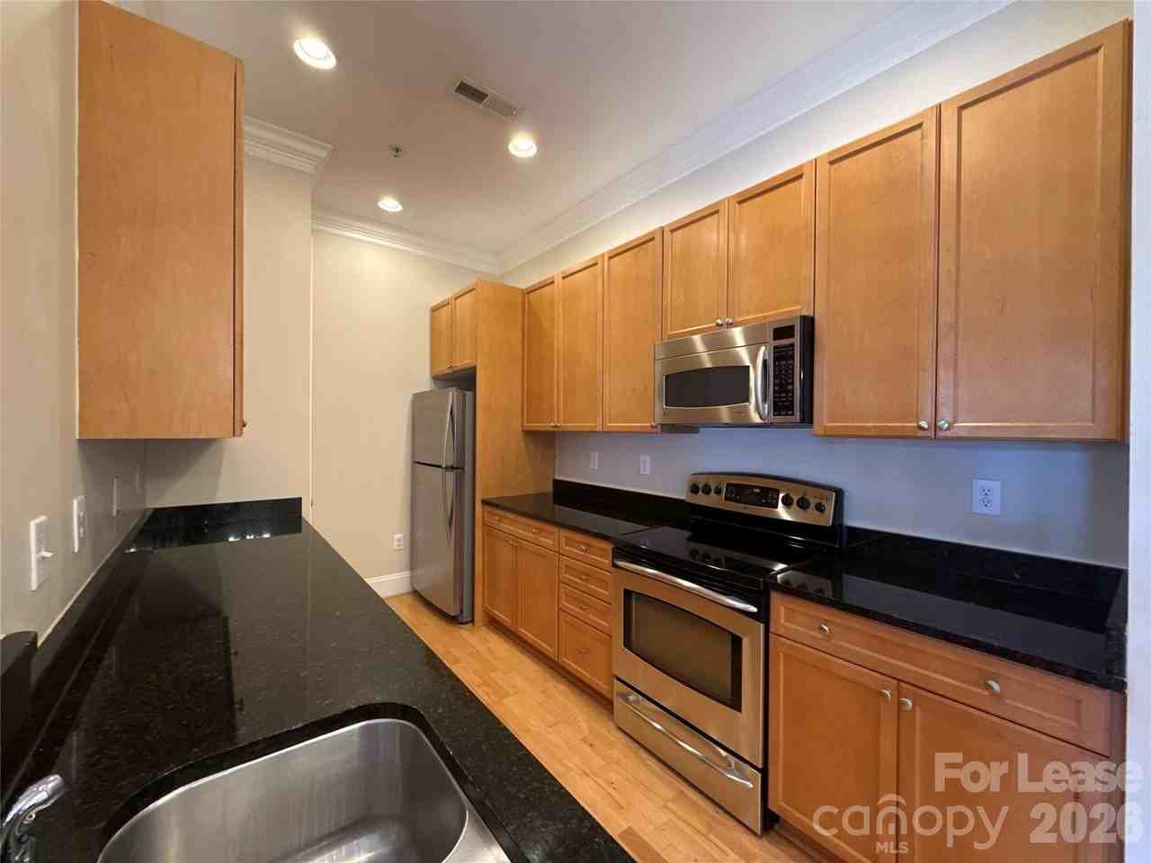 2988 Selwyn Ave - Photo 7 of 14