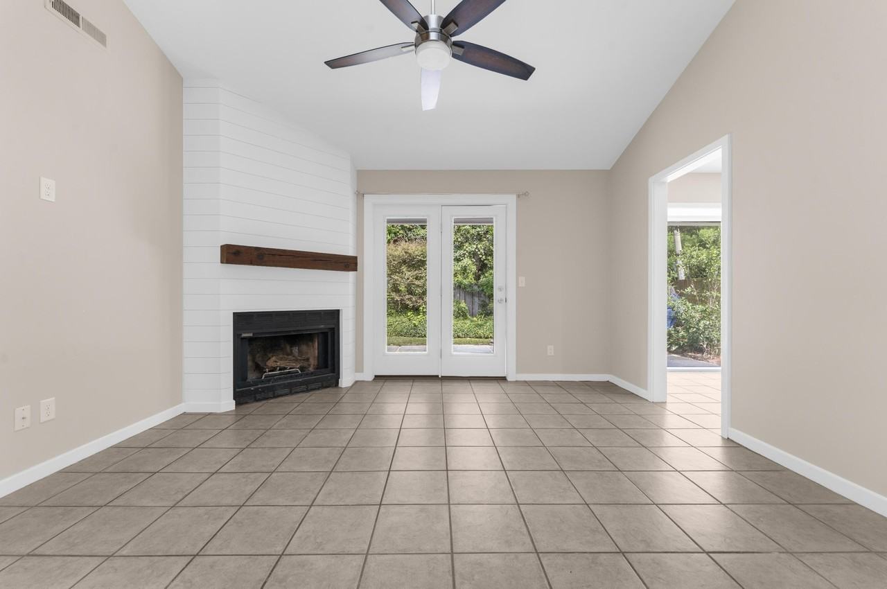 1124 Honeysuckle Ct - Photo 2 of 47