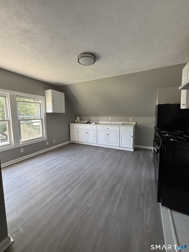 358 Blohm St - Photo 4 of 8