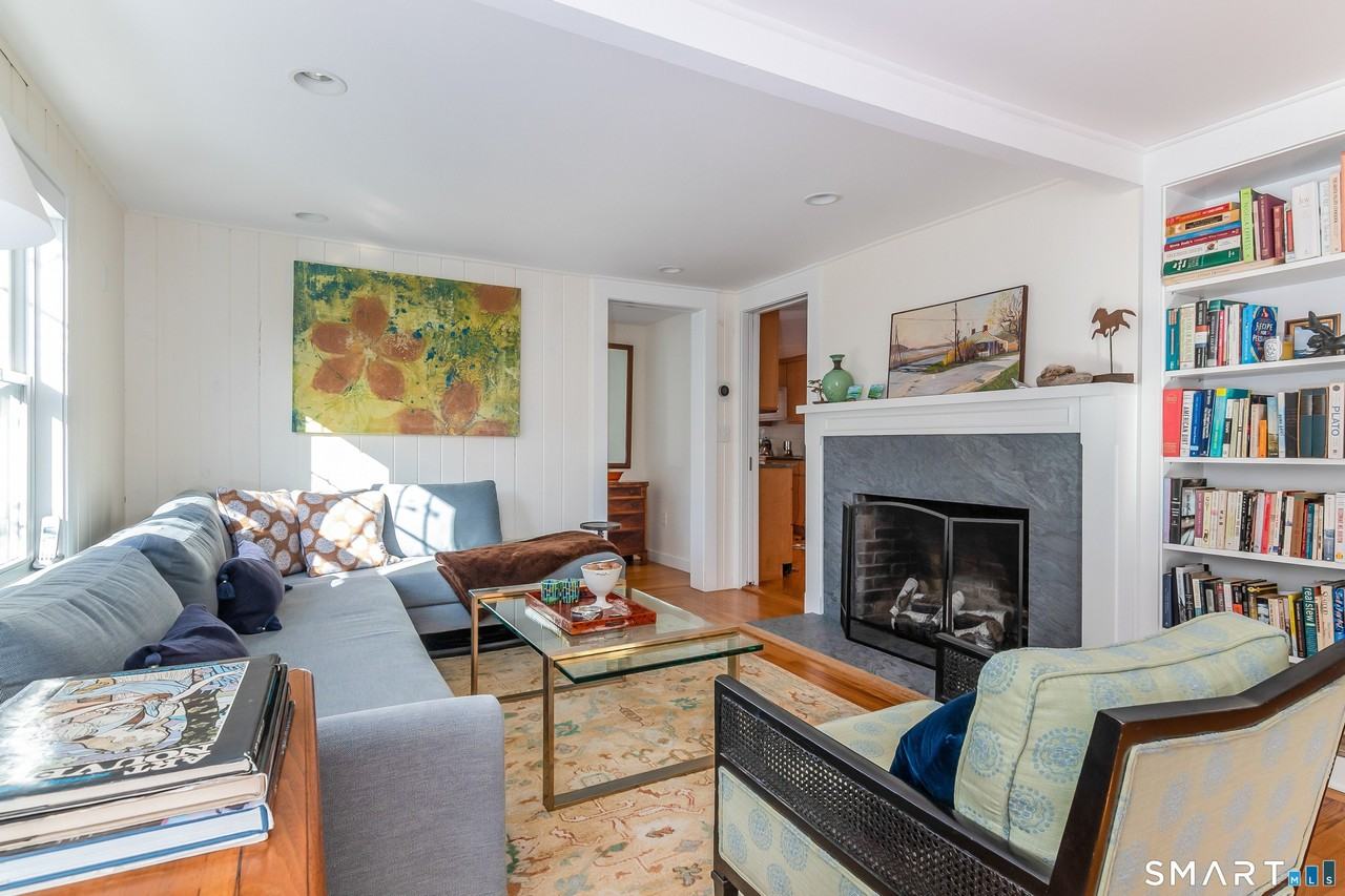 79 Hartford Ave - Photo 5 of 26