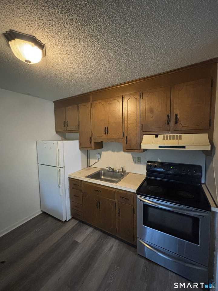 311 East St #9 - Photo 4 of 6