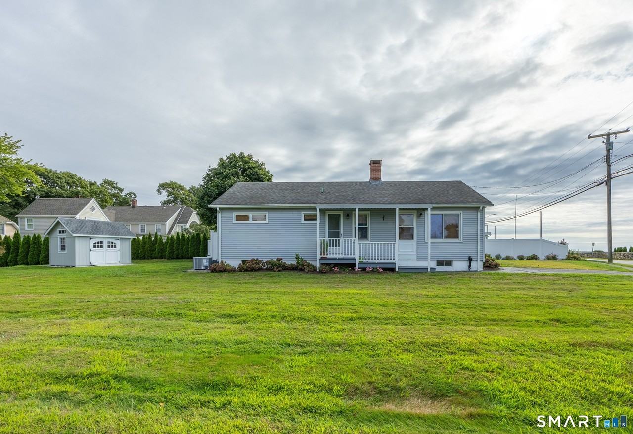 366 Maple Ave - Photo 6 of 36