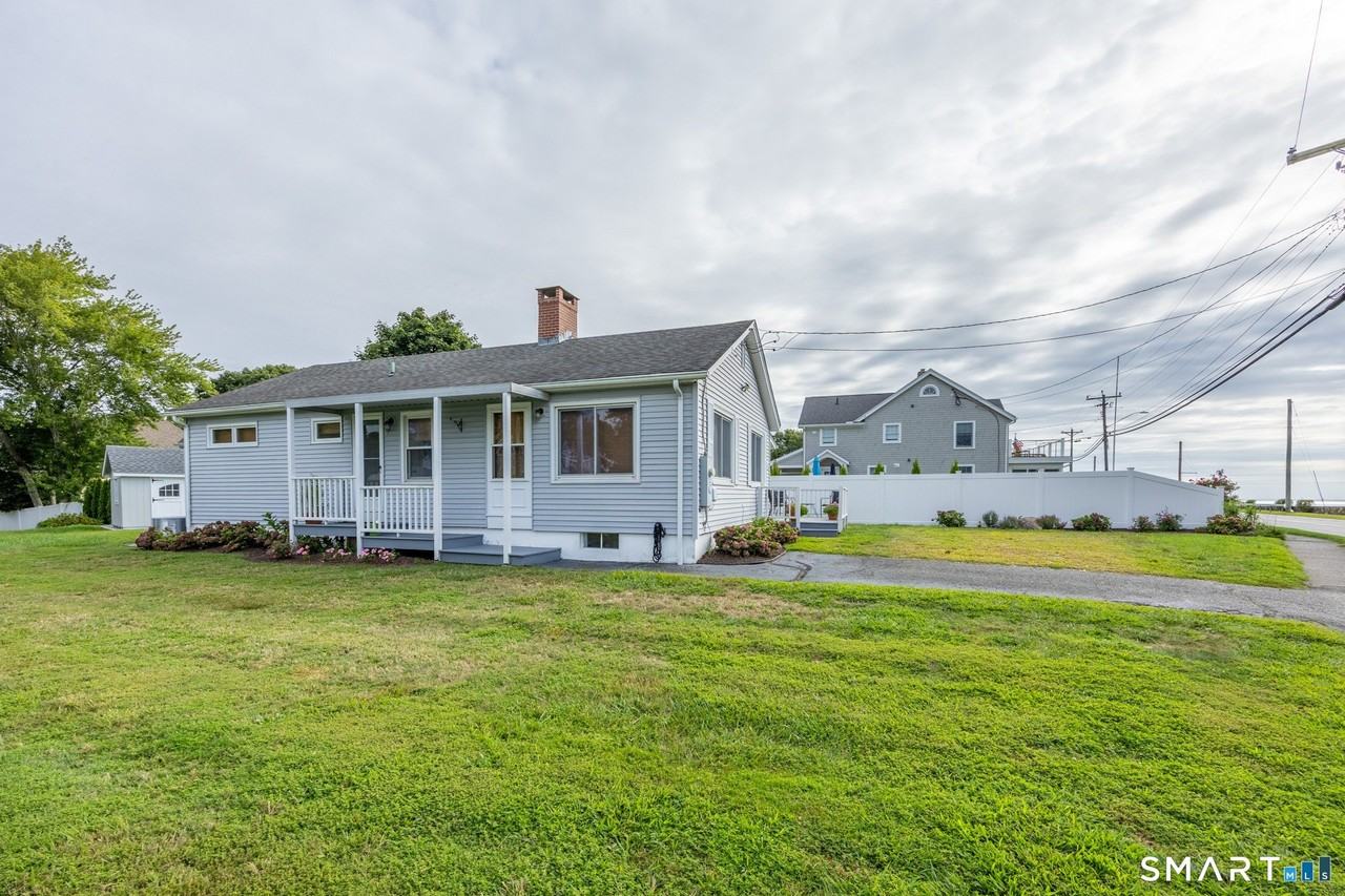 366 Maple Ave - Photo 7 of 36