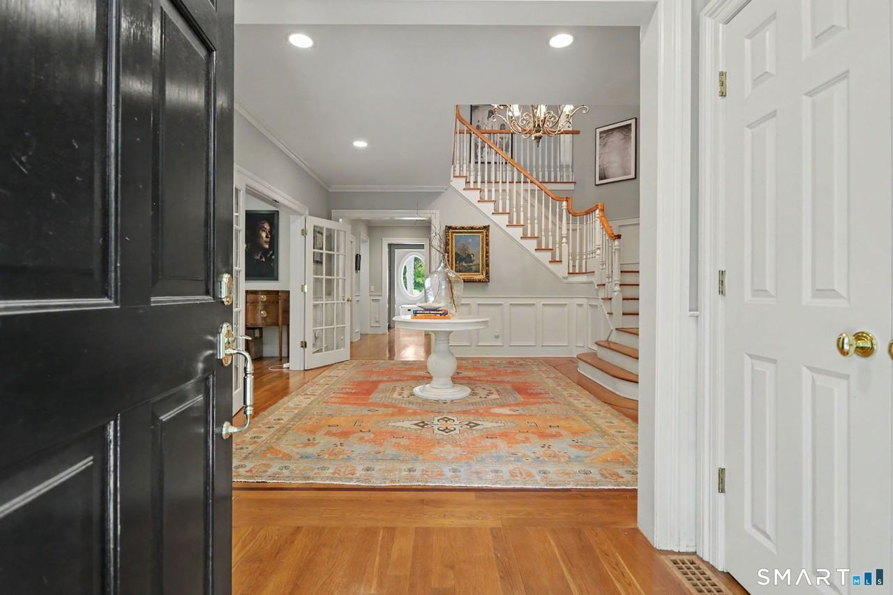 25 Alwyn Ln - Photo 4 of 38